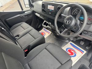 Mercedes-Benz Sprinter 2022 MWB - Image 3