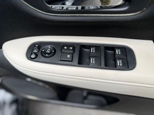 2015 Honda vezel 1.5 hybrid auto, leather package - Image 4