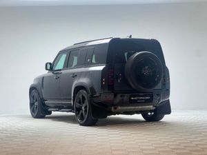 Land Rover Defender HSE X-dynamic P400e  pan Roof - Image 4