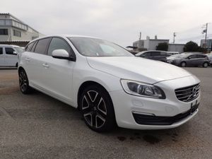 Volvo V60 2.0 D4 SE Luxury Diesel 190BHP Automati - Image 3