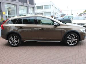 2016 Volvo V60 CROSS COUNTRY - Image 3