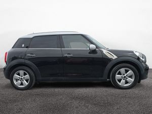 Mini Cooper D Crossover Automatic - Image 4