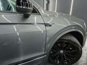 Volkswagen Tiguan R-line Auto 150HP BLK Edition - Image 2