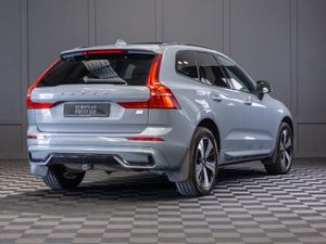 2023 Volvo XC60 Recharge T6 Plus Dark - Image 3