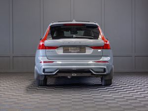 2023 Volvo XC60 Recharge T6 Plus Dark - Image 4