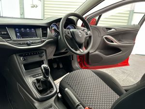 Opel Astra 1.2 SC  estate   55 P/W - Image 4