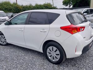 🔵 Toyota Auris 1.4 D-4D TERRA 5Dr - Image 3
