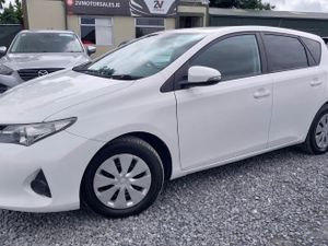 🔵 Toyota Auris 1.4 D-4D TERRA 5Dr - Image 2