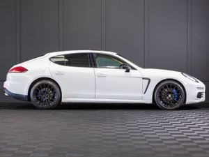 142 Porsche Panamera V6 Diesel - Image 2