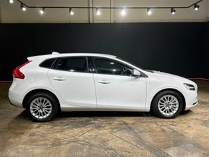 Volvo V40 1.5 AUTOMATIC - Image 3