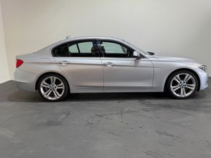 BMW 320i Luxury Auto - Image 3