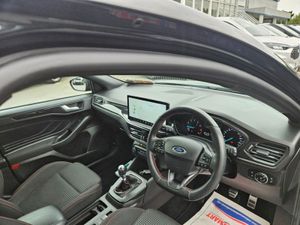 Ford Focus St-line 5D 1.0t 125 S6.2 M6 FW - Image 3