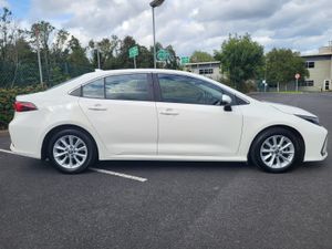 2022 TOYOTA COROLLA 1.8 LUNA HYBRID AUTOMATIC - Image 2