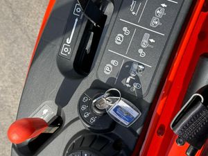 Used Kubota ZD1211 Zero Turn - Image 3
