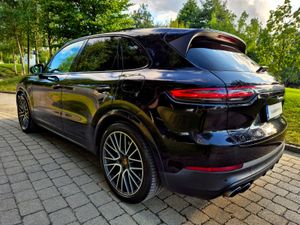 Porsche Cayenne 3.0 V6 E-Hybrid - Image 4