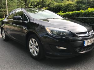 Opel Astra 1.6CDTi 110PS Deluxe Edition - Image 4