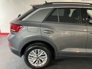 Volkswagen T-Roc LIFE 2.0 TDI MANUAL 6SPEED FWD 11 - Image 2