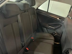 Volkswagen T-Roc LIFE 2.0 TDI MANUAL 6SPEED FWD 11 - Image 3