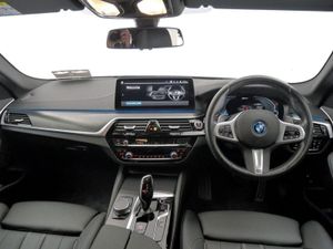 BMW 5 Series 530e M Sport Saloon - Image 4
