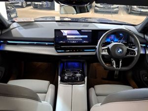 BMW 5 Series BMW 530 Start / Stop Msport A 184 HP - Image 4