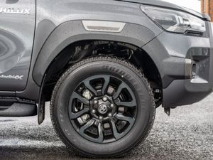 Toyota HiLux 2 8d4d Invincible X - Image 2