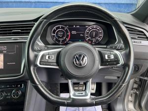 Volkswagen Tiguan R-LINE 2.0 TDI 4MOTION // 4 HEAT - Image 4