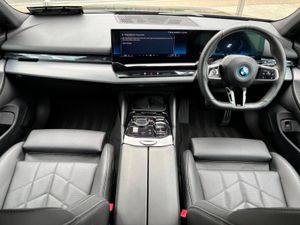 BMW i5 Glass Panoramic Sunroof M-sport 40 E-drive - Image 2