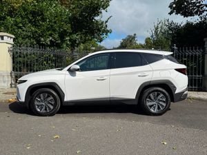 Hyundai Tucson 2WD Exectuive HEV Auto  PRE REG Sa - Image 4
