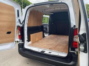 Peugeot Partner Lwb + aircon + CarPlay +fsh - Image 4