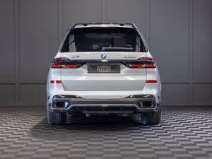 2023 BMW X7 X-Drive 40d M-Sport 2 Seat Commercial - Image 4