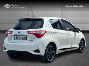 Toyota Yaris HYBRID DESIGN AUTO - Image 2