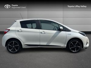 Toyota Yaris HYBRID DESIGN AUTO - Image 3
