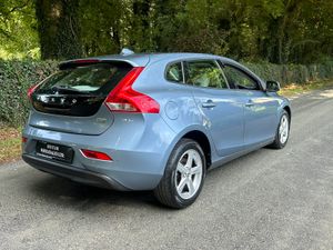 181 VOLVO V40 2.0D4 MOMENTUM ED LOW KMS - Image 2