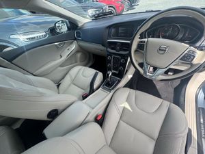 181 VOLVO V40 2.0D4 MOMENTUM ED LOW KMS - Image 3