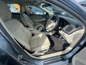 181 VOLVO V40 2.0D4 MOMENTUM ED LOW KMS - Image 4
