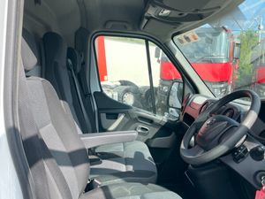 Nissan NV400 2016 - Image 2