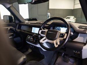 212 Defender 110 D250 HardTop S 3 Seat Commercial - Image 3