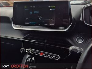 Peugeot 2008 Electric 136bhp (50 Kwh) Allure - Image 4