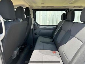 231 RENAULT TRAFFIC LWB 9 SEATER BUSINESS - Image 4