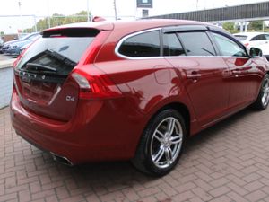 VOLVO  V60 2.0D4 SE LUXURY EDITION 5DR ESTATE AUTO - Image 4