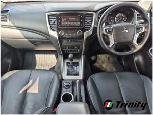 Mitsubishi L 200 2.4d Instyle Auto TOP Spec Trini - Image 2
