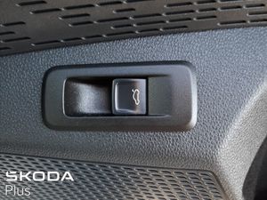 Skoda Octavia  automatic outrageous Spec alcantar - Image 3