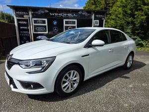 Renault Megane 2019 - Image 2