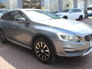 2016 Volvo V60 CROSS COUNTRY - Image 2