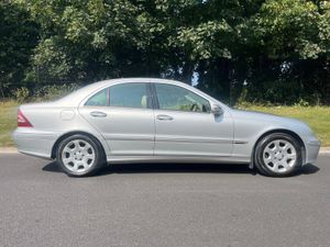 Mercedes-Benz C-Class 2005 AUTOMATIC ( NCT 10/26 , - Image 2