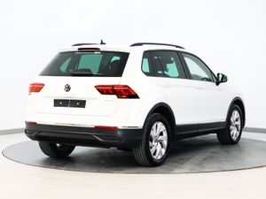 *3* 2022 Volkswagen Tiguan 1.4tsi life automatic - Image 4