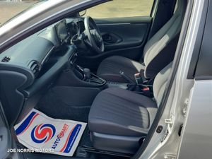 Toyota Yaris 1.5 HYBRID AUTO - Image 4