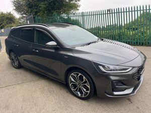Ford Focus ST-LINE X   125bhp  M6 ESTATE AS NEW! H - Image 2