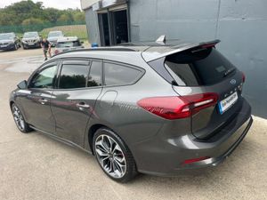 Ford Focus ST-LINE X   125bhp  M6 ESTATE AS NEW! H - Image 4