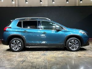 Peugeot 2008 1.2 AUTOMATIC - ALLURE EDITION BLACK - Image 3